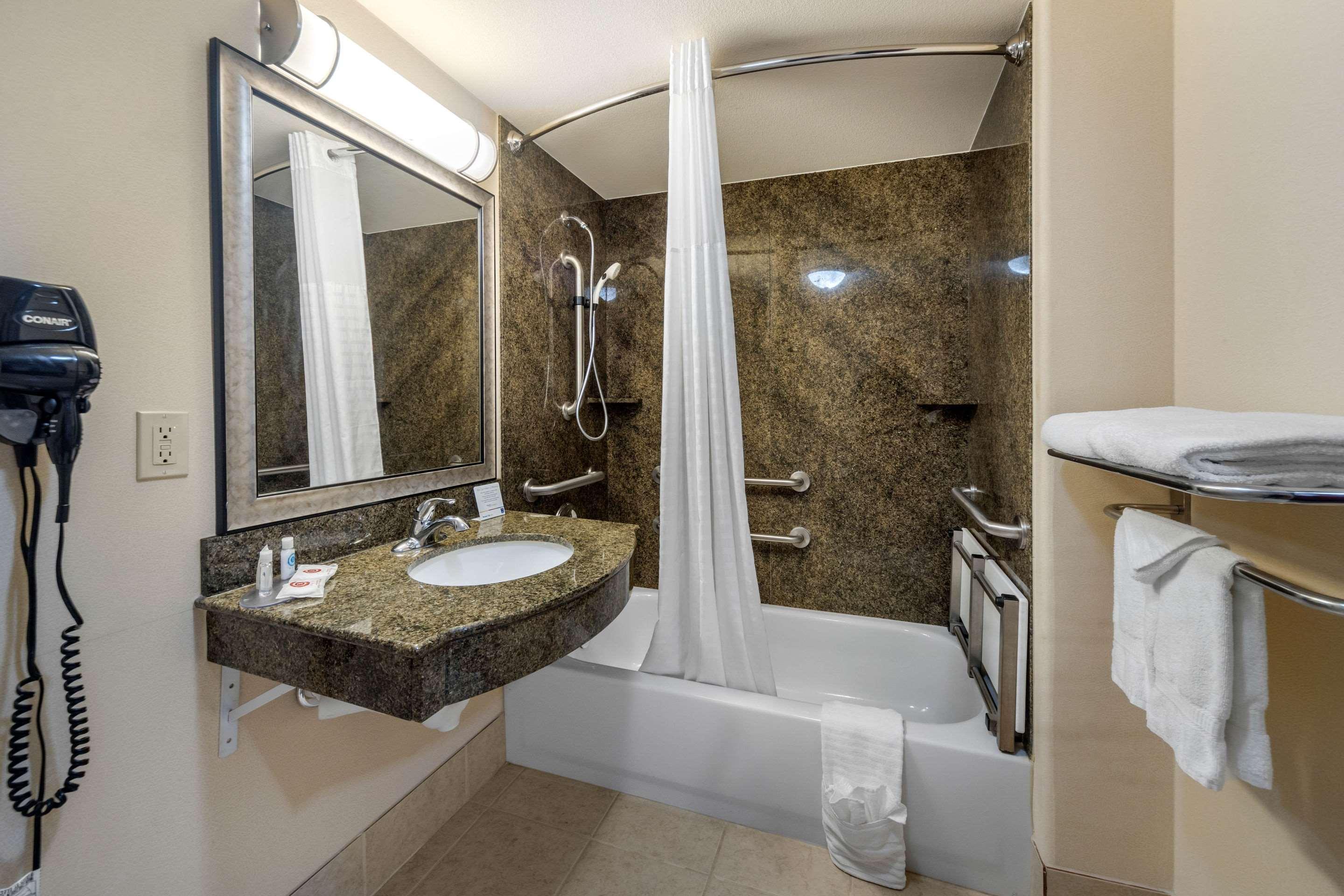 Comfort Inn & Suites Perry I-35 Buitenkant foto
